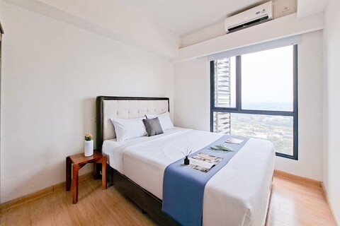 스카이 하우스 BSD 아파트먼트의 스칸디나비아 도시 스타일 2베드룸