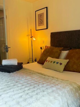 En-suite Double Room Park Royal with off-site Gym Access