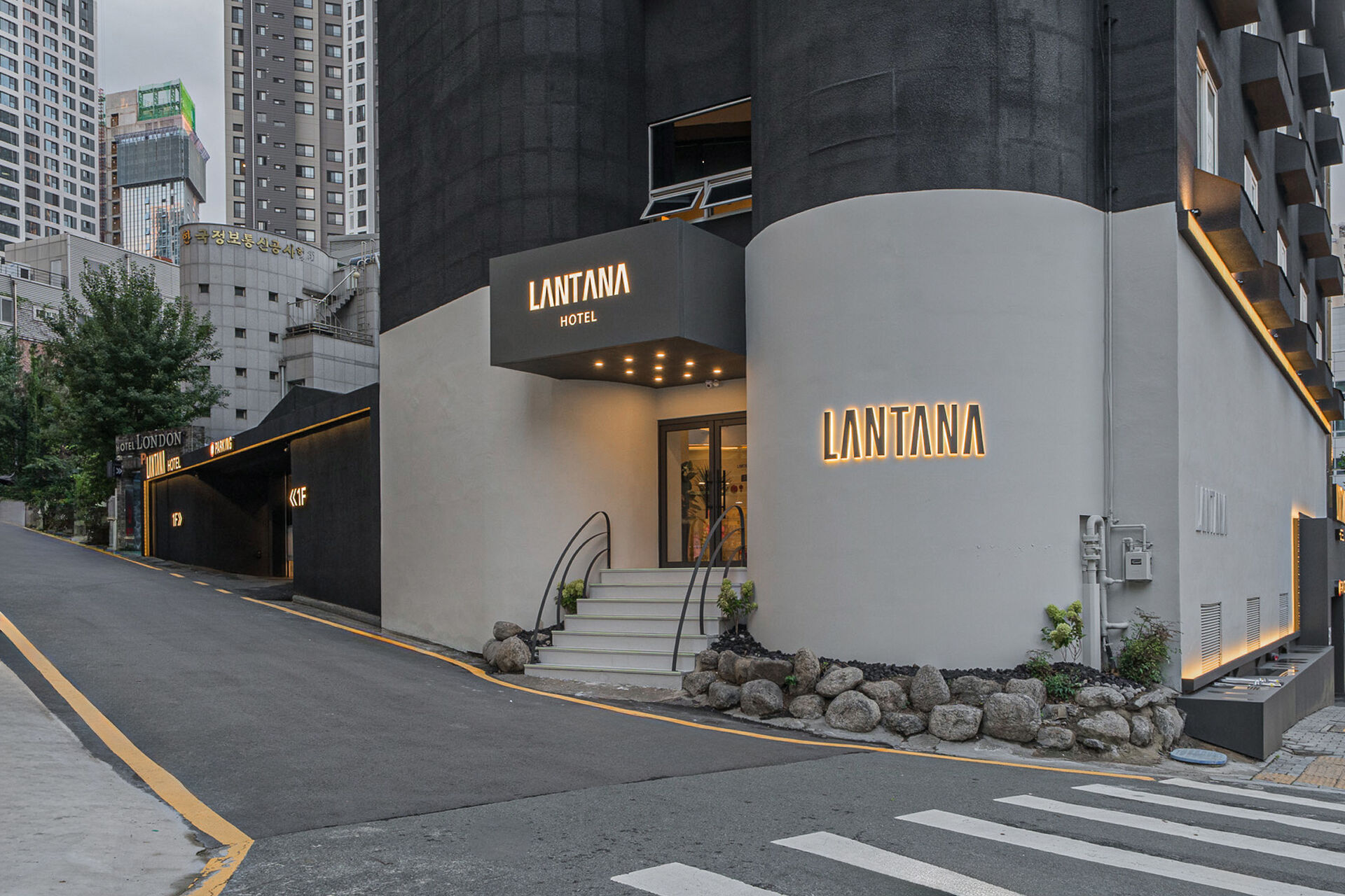 대구 - 동대구역 감성 숙소 홈스테드 스테이 후기, 가격, 위치 - 예약