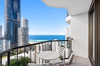 Surfers Apmnt 2 Beds Stunning Ocean Views