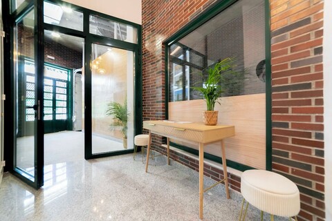 오로라 스테이 바이 차밍