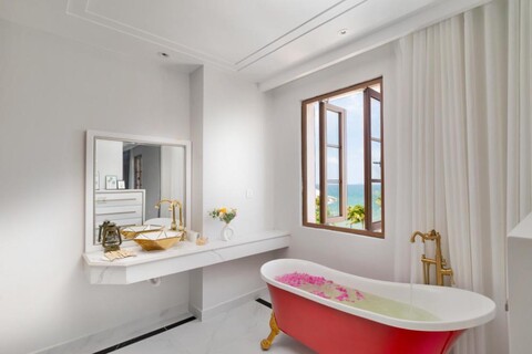 더 로어 바 - 엘리헤이븐 베니스 89 파이어웍스 앤 씨뷰