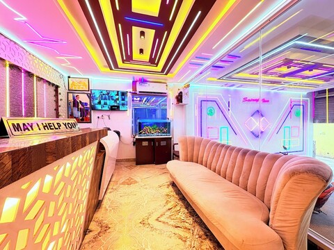 호텔 사이라즈 인 푸리