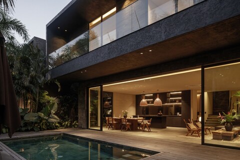 OXO의 블랙 빌라 창구 비치