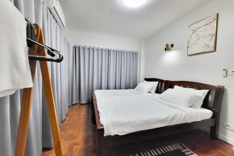 Poon House Nimman: Spacious Stay Near Attractions