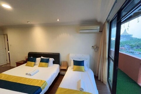 Nicely Riverbank suites 405 @Riverview