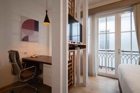 Cove Bening Boutique