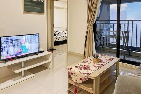 Large 3BR Meikarta Apt Cikarang w/ WiFi & Netflix