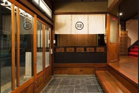 Dozen Ryokan. over 100 years old.Cafe on the ground floor.550m from JR Kyoto station.