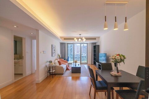 타임스 매력적인 1베드룸 1욕실 아파트먼트 용신