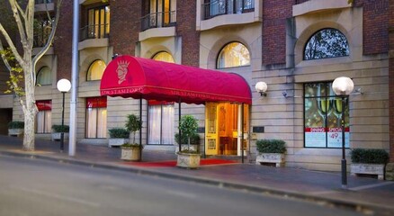 Sir Stamford at Circular Quay
