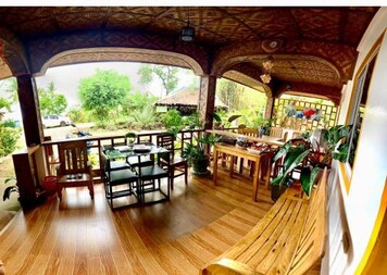 도모스 네이티브 게스트하우스