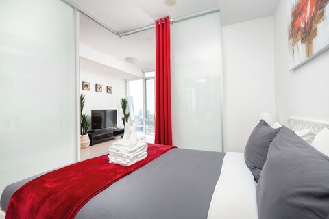 엔터테인먼트 디스트릭트 스위트, 다운타운 토론토