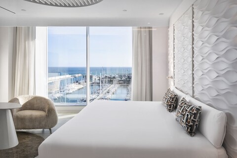 호텔  마리나 바달로나