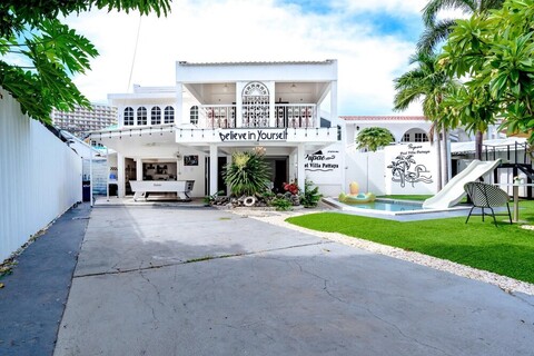 해변 가까운 아늑한 6베드룸 수영장 빌라, CP6