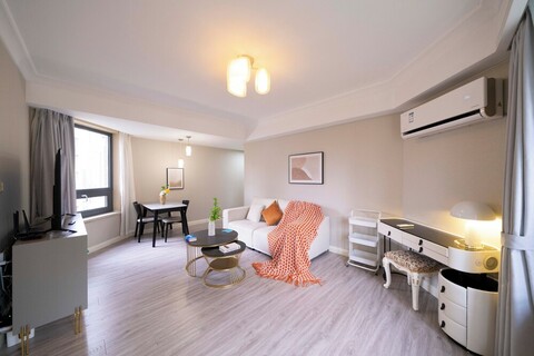 타임스 현대적인 1베드룸 아파트, 정원