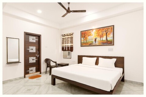 Goroomgo Shiv Ganga Guest House varanasi