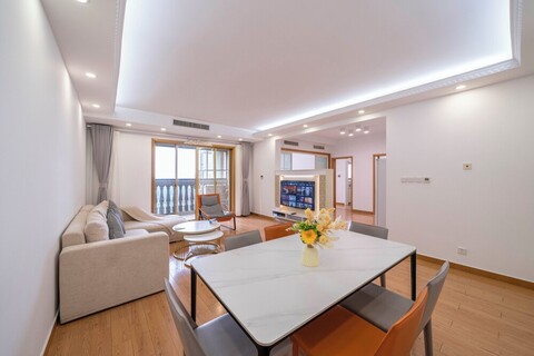 타임스 구베이 엘레강트 3베드룸 2욕실 아파트