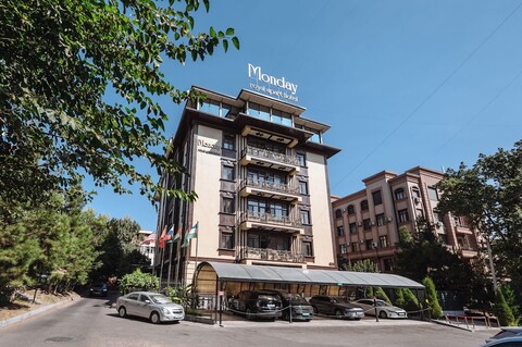 먼데이 로열 아파트 호텔