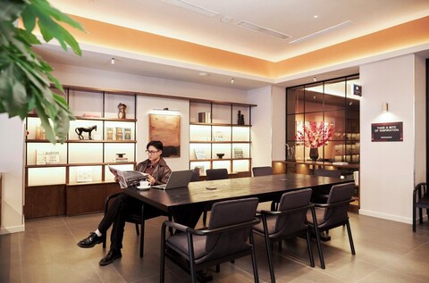 엠 빌리지 호텔 토 뉴옴