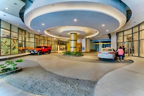 럭셔리어스 콘도 위드 시티뷰