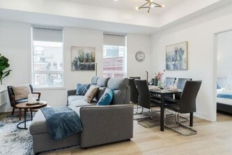 The McCaul by Casa Hotels - Spacious Group Suite