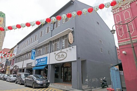 디 인 앳 템플 스트리트