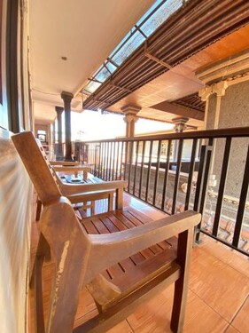 ABI Hotel3 - 1 minute to the Beach and 1 second to the Mall