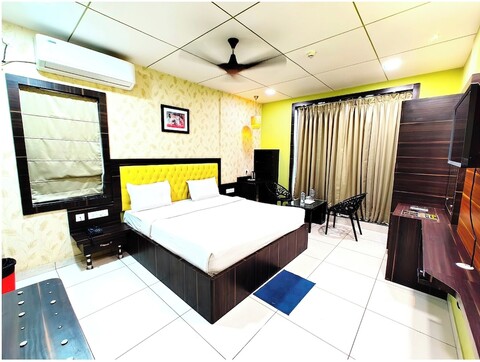 호텔 로열 크라운 푸리