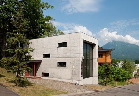 유키 우치 by H2 Life