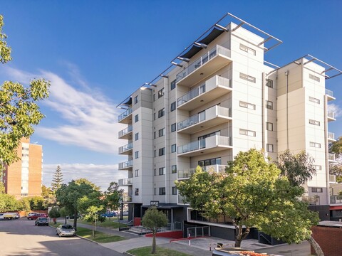 퀘스트 온 레올라