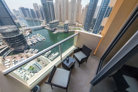 도시와 바다가 만나는 우아한 두바이 마리나 스튜디오 숙소