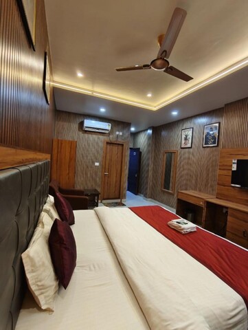 Goroomgo Siddhant Palace Varanasi