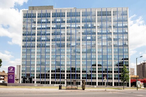 프리미어 인 런던 헨든 - 더 하이드