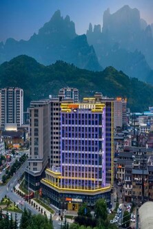 Hampton by Hilton Zhangjiajie Tianmen Mountain -Situated opposite the Tianmen Mountain Cable Car Sta