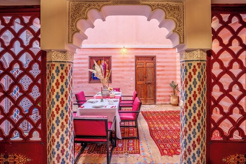 리아드 르 그래프 핑크