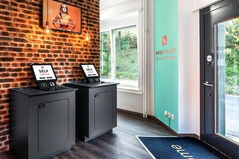 델타 시티 호텔, 셀프 체크