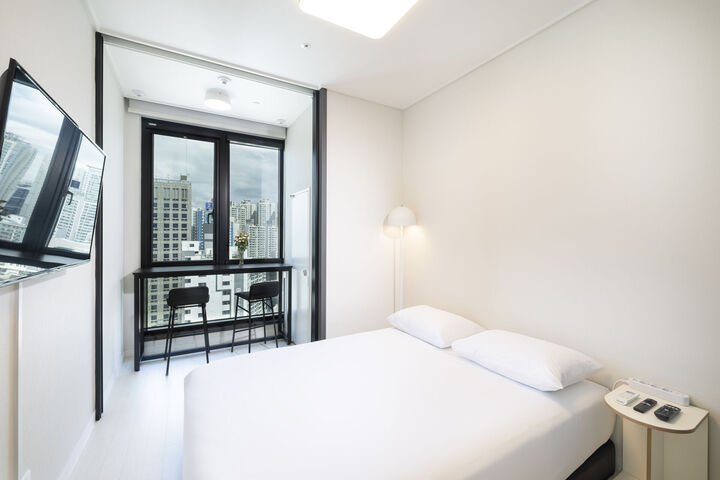 room detail thumbnail 0