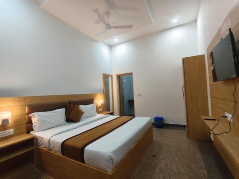 Goroomgo Narendra View Puri