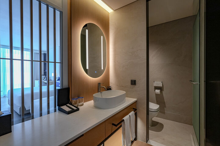 room detail thumbnail 2