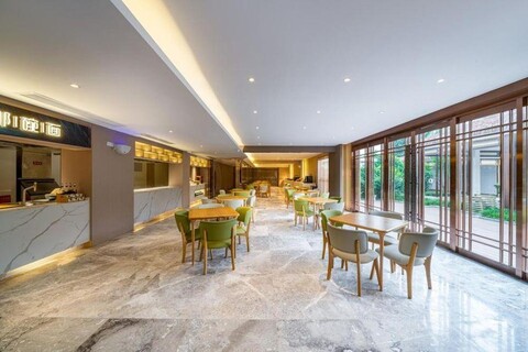 Ruijing Hotel (Wuhan Guiyuan Temple Zhongjiacun Subway Station Store)