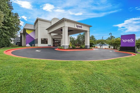 스파크 바이 힐튼 덜루스