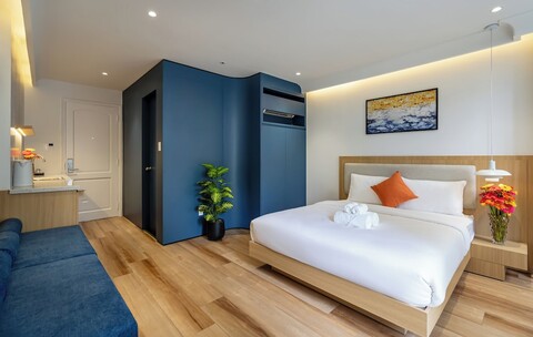 탄딘 시장 근처의 APEC 원더 호텔