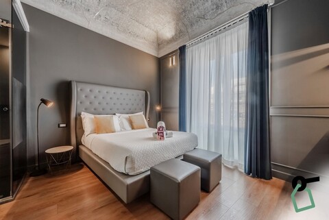 홀리데이 팔레르모 팔코 누아르