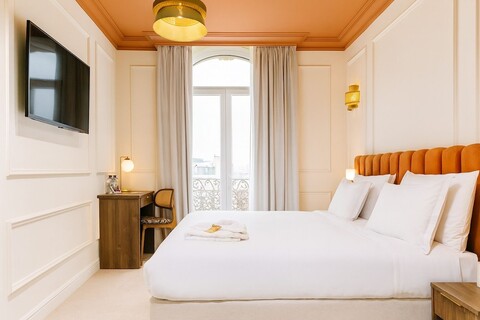 호텔 앰배서더 니스