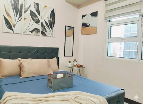 슈퍼 아늑한 아파트먼트, 뉴포트 블러바드