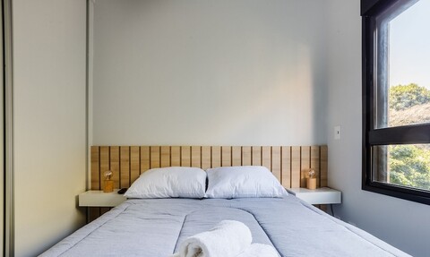 쇼핑몰 근처, 수영장 있는 현대적인 아파트먼트 Bia035