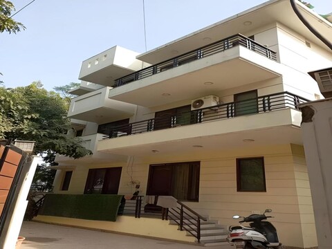 Hotel Royal India - South City 1
