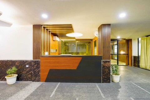 아로마 호텔 술탄푸르