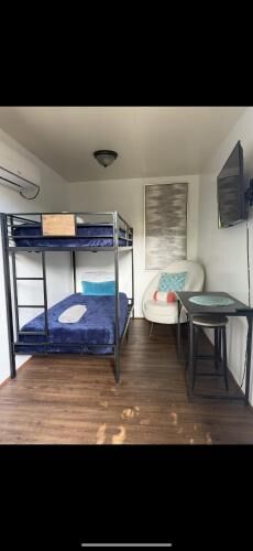 Tiny house WiFi and parking-i